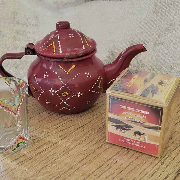 African Tea Pot with 2 cups and Tea - Picture 1 of 5